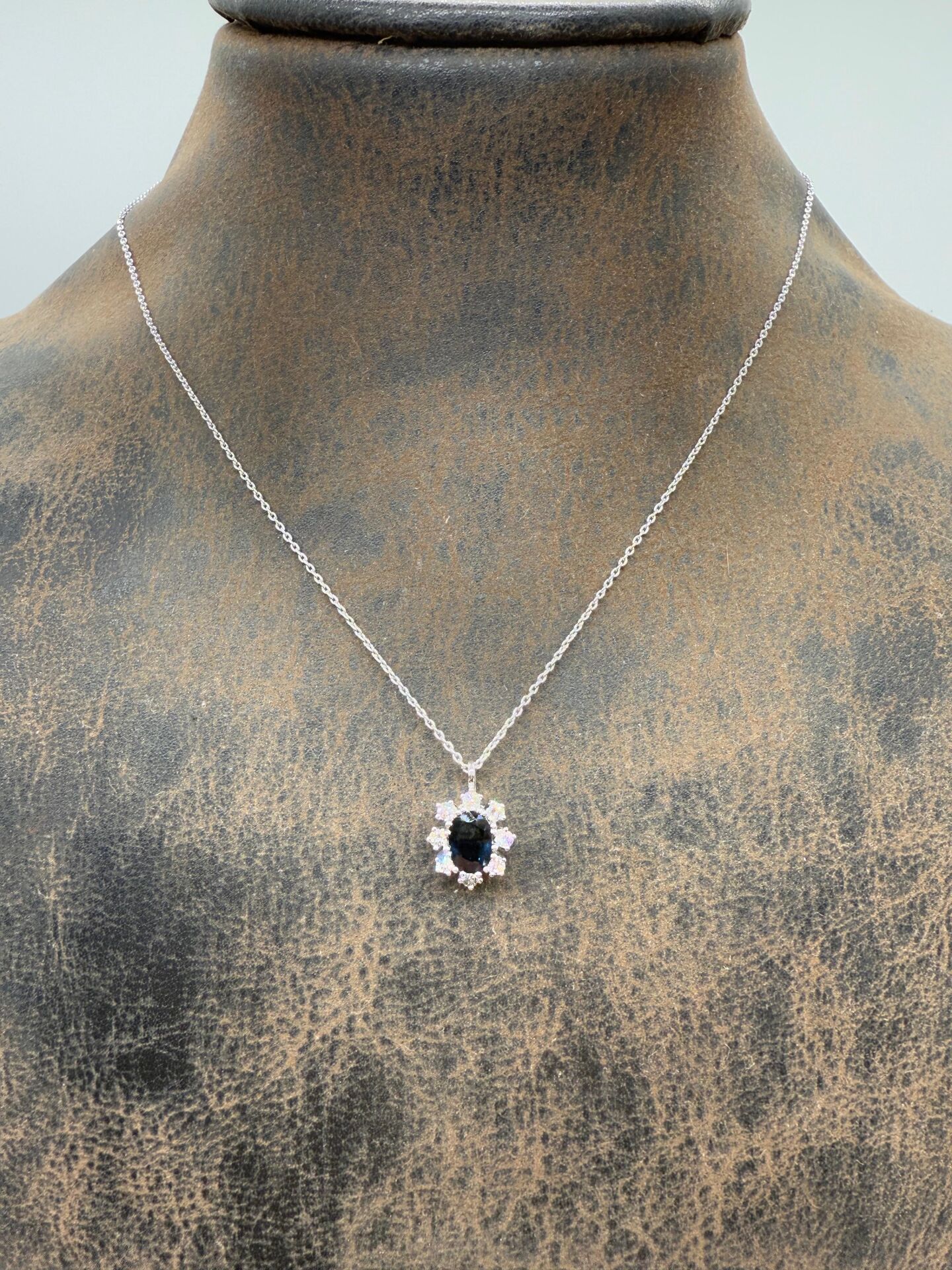 Pırlantalı Safir Kolye