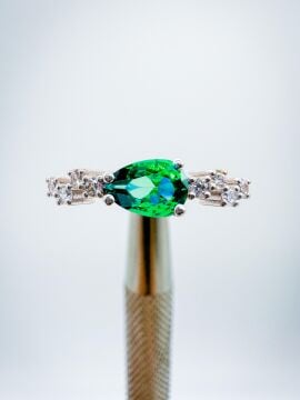 Pırlantalı Zümrüt Yüzük