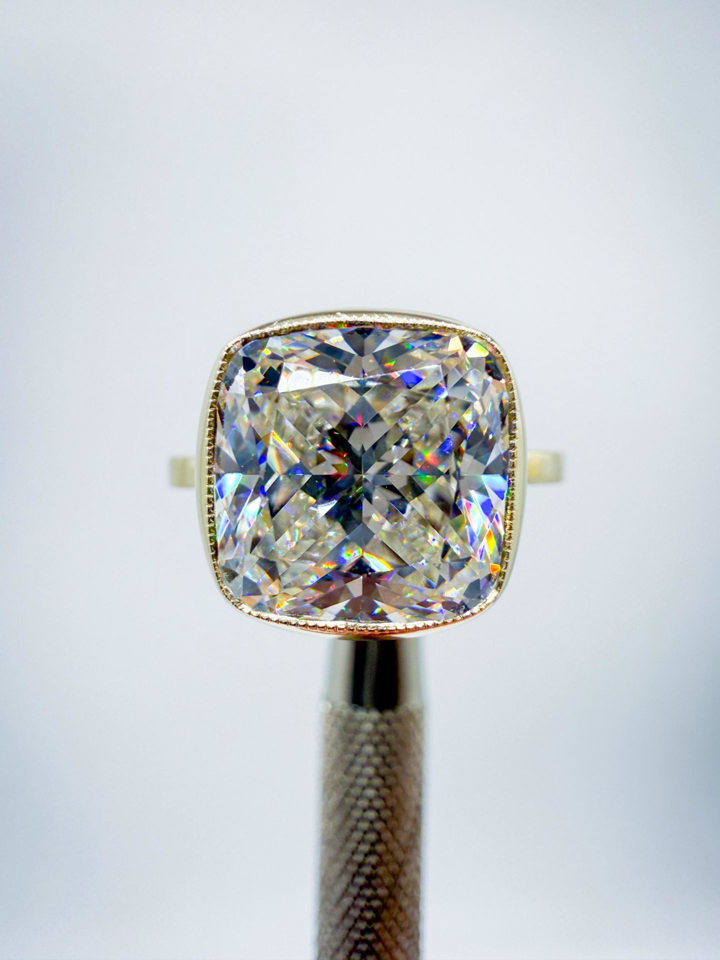 Karli Beyaz Safir Yüzük