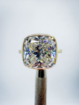 Karli Beyaz Safir Yüzük