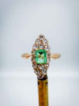 Elmaslı Zümrüt Yüzük