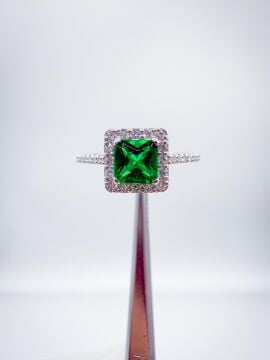 Pırlantalı Zümrüt Yüzük