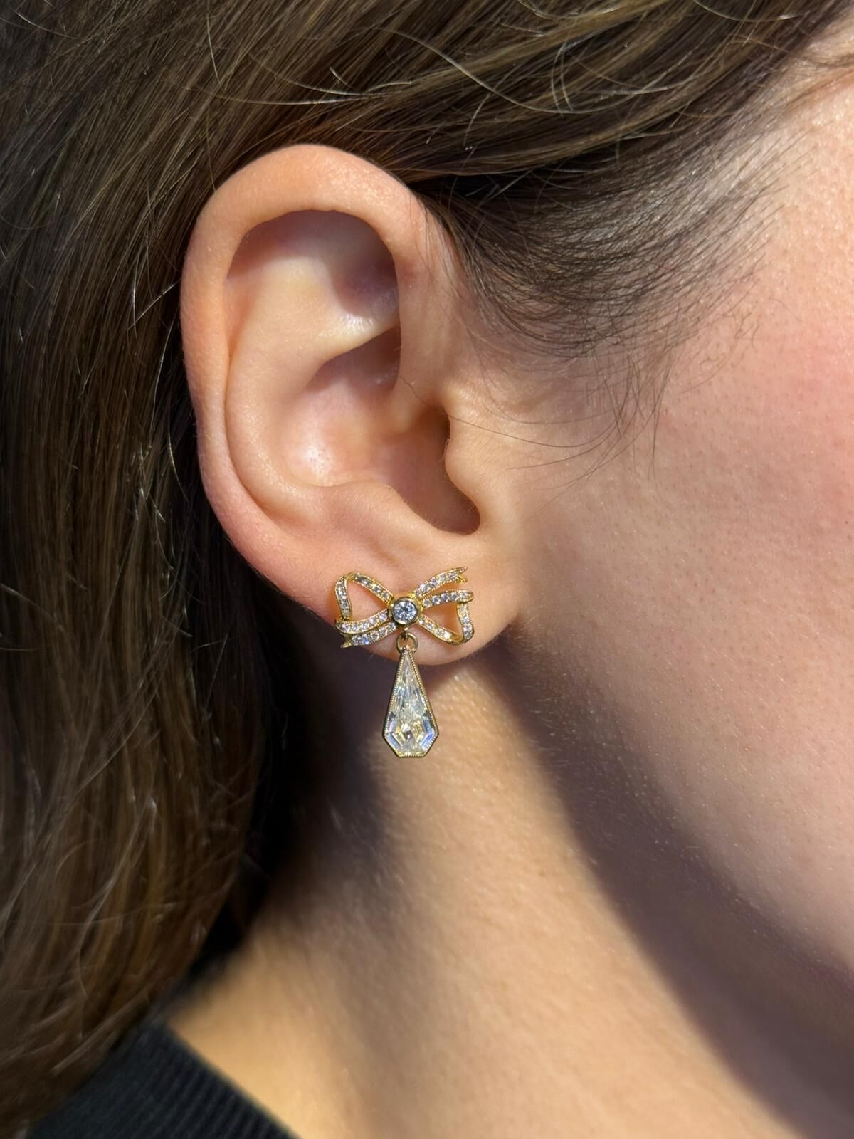 Pırlantalı Beyaz Safir Küpe