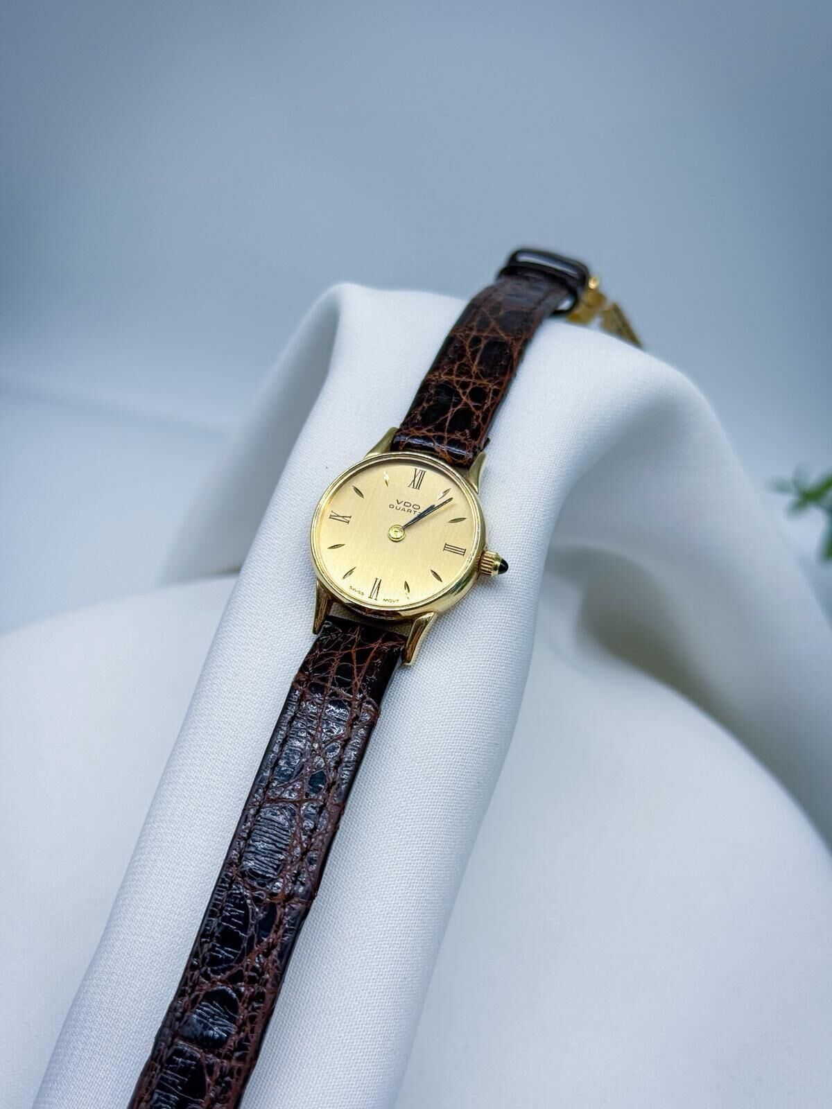 VDO Altın Kol Saati