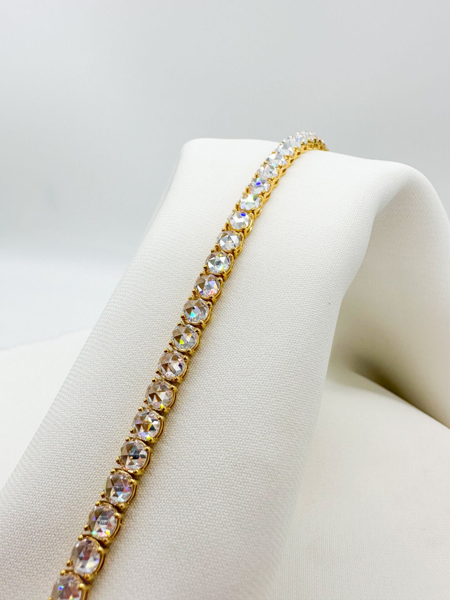 Beyaz Safirli Suyolu Bileklik