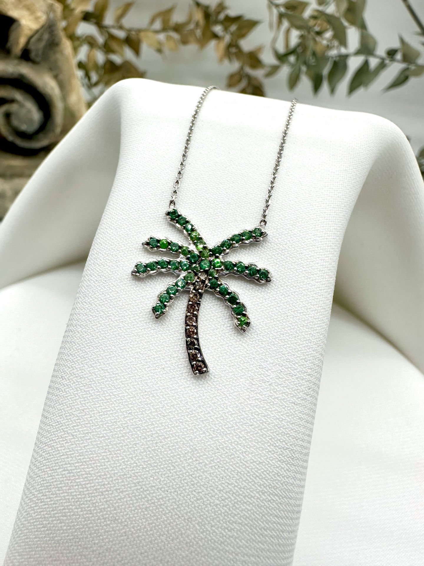 Palm Brown Pırlantalı Zümrüt Kolye