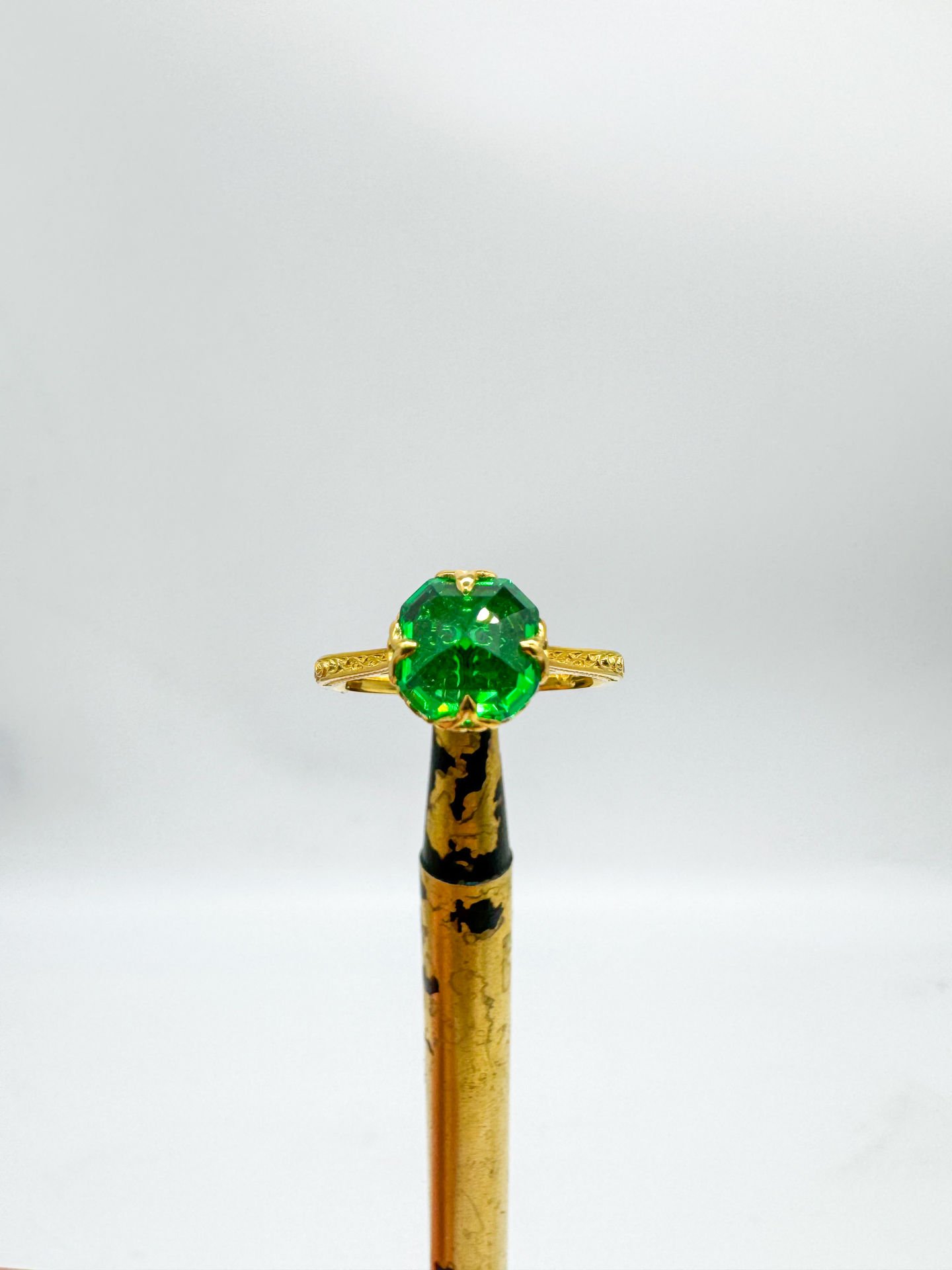 Dina Zümrütlü Yüzük