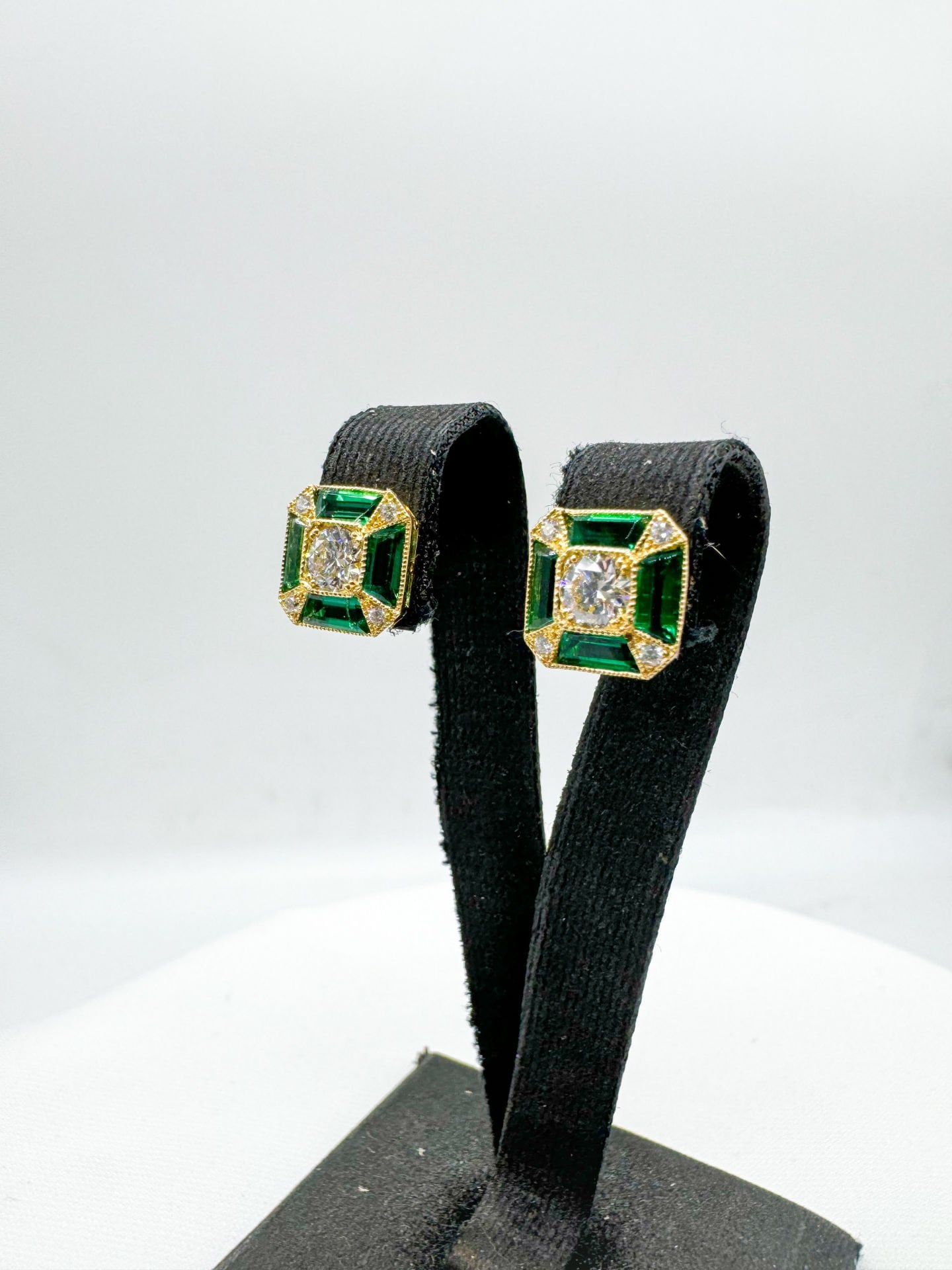 Antoinette Pırlantalı Zümrüt Küpe