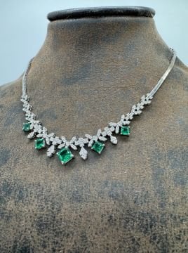 Evelia Pırlantalı Zümrüt Gerdanlık