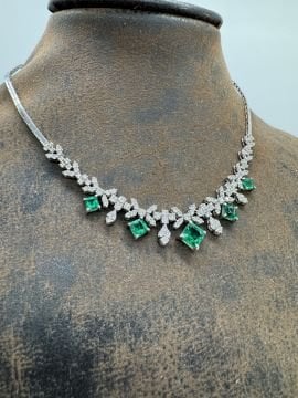 Evelia Pırlantalı Zümrüt Gerdanlık