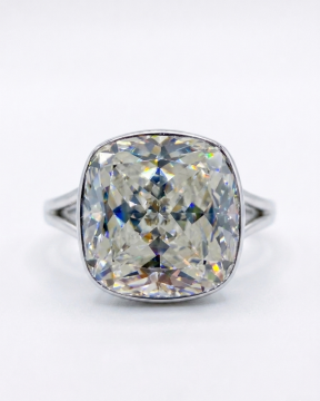 Karli Beyaz Safir Yüzük