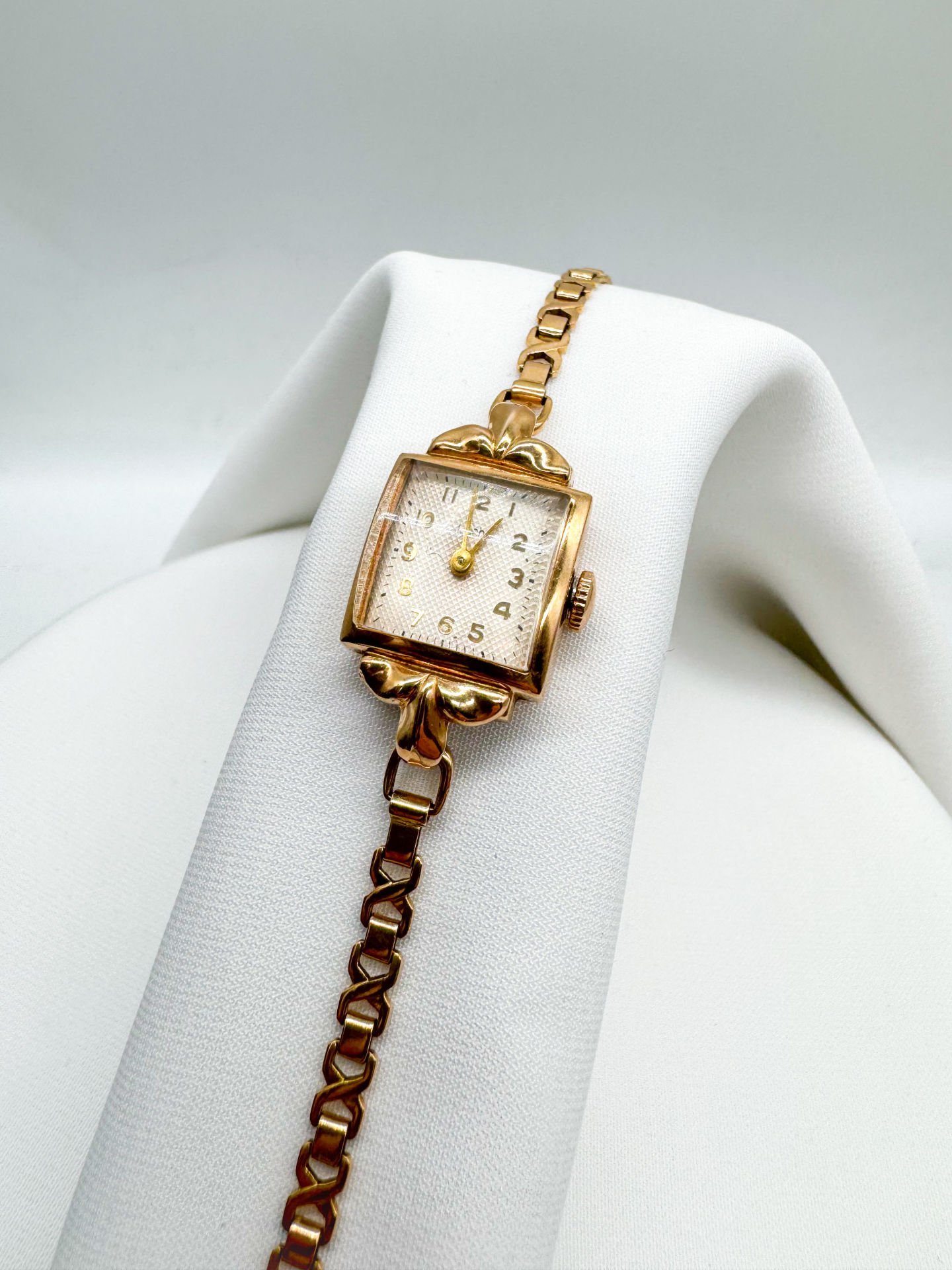 Luch Altın Kol Saati