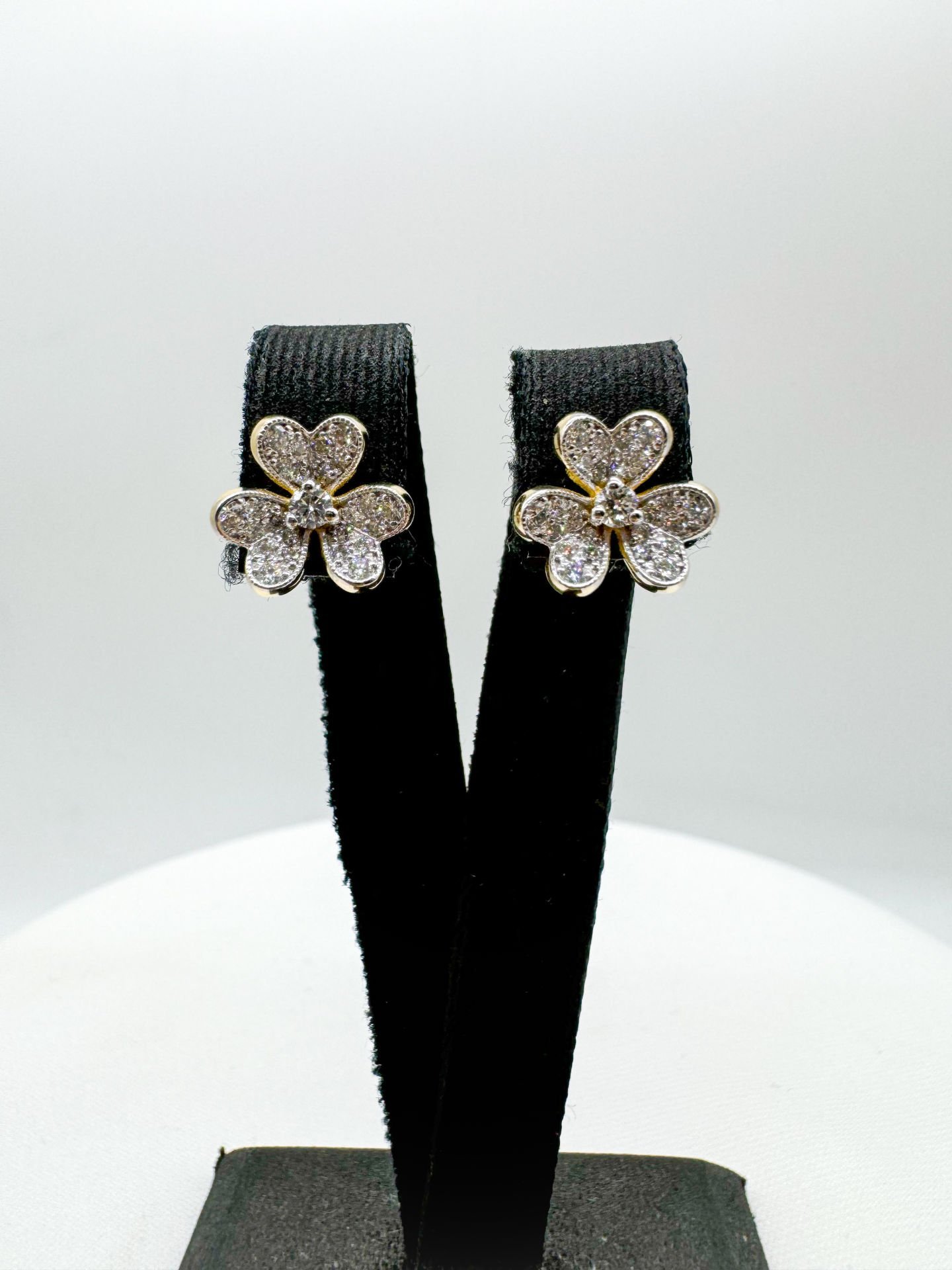 Blume Pırlantalı Küpe