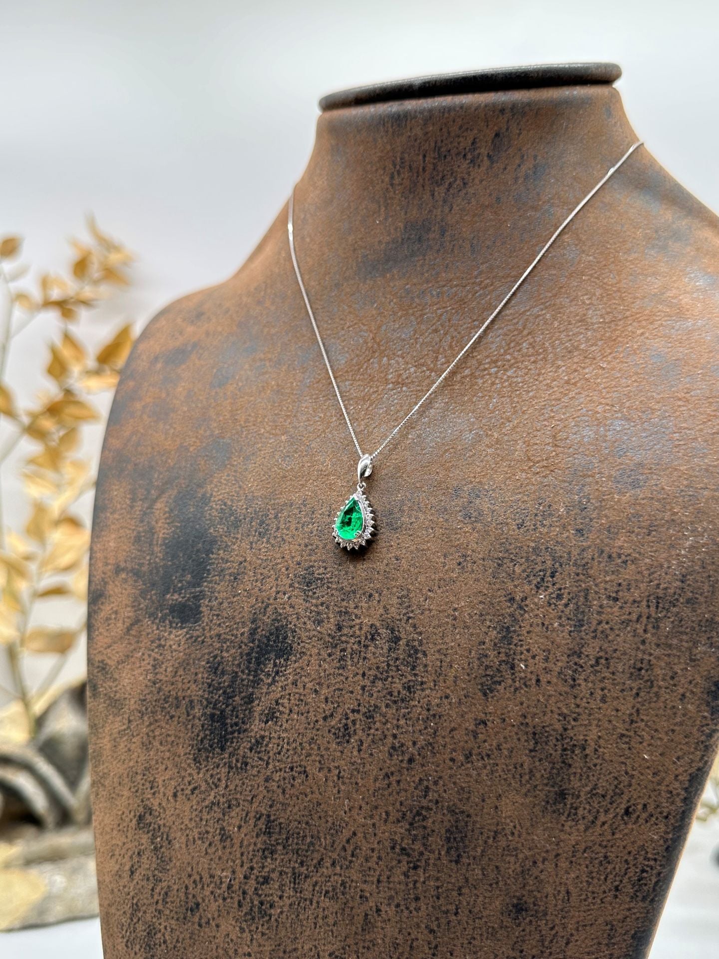 Pırlantalı Zümrüt Kolye