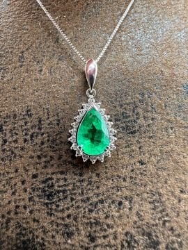 Pırlantalı Zümrüt Kolye