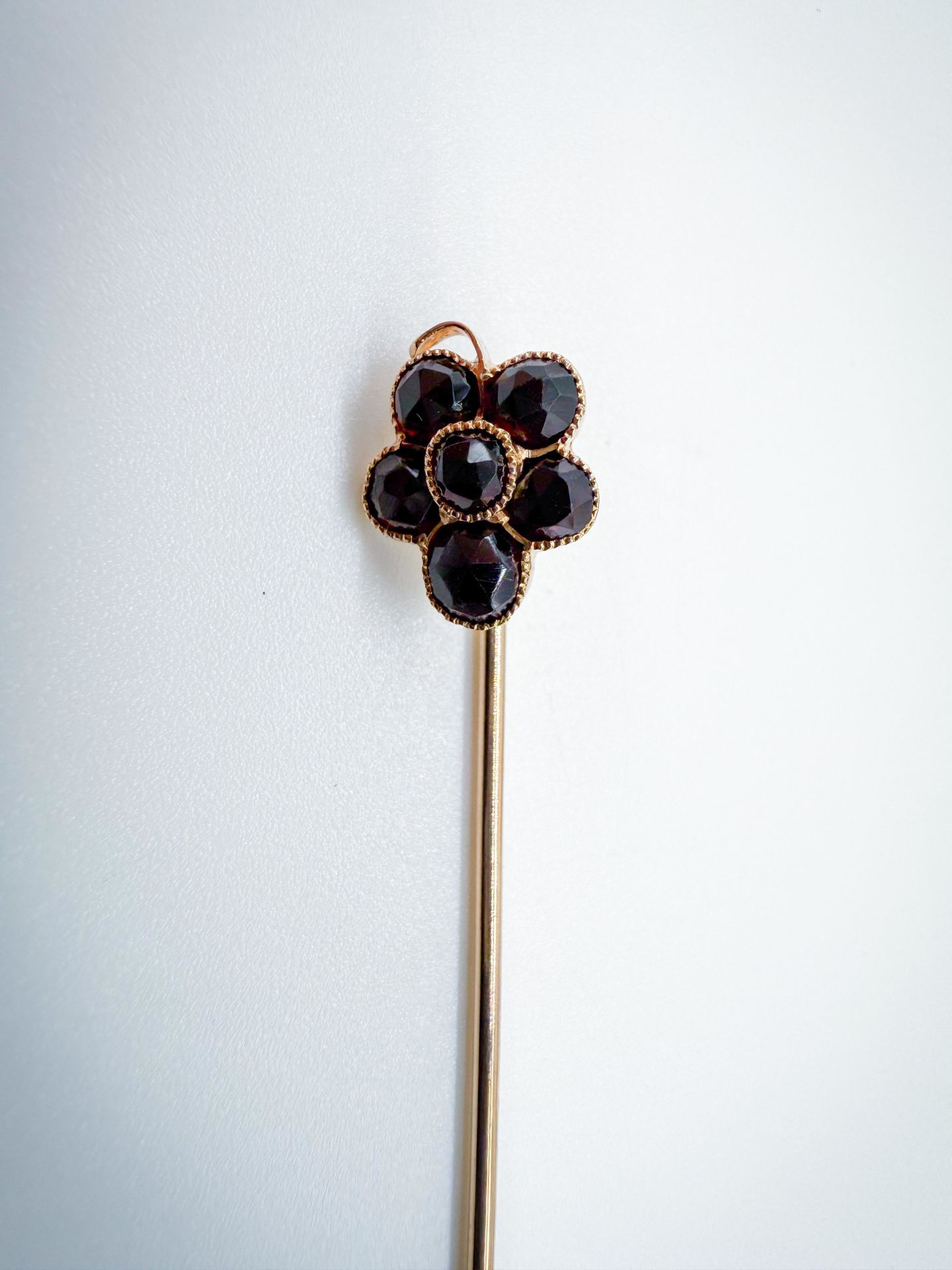 Garnet Broş