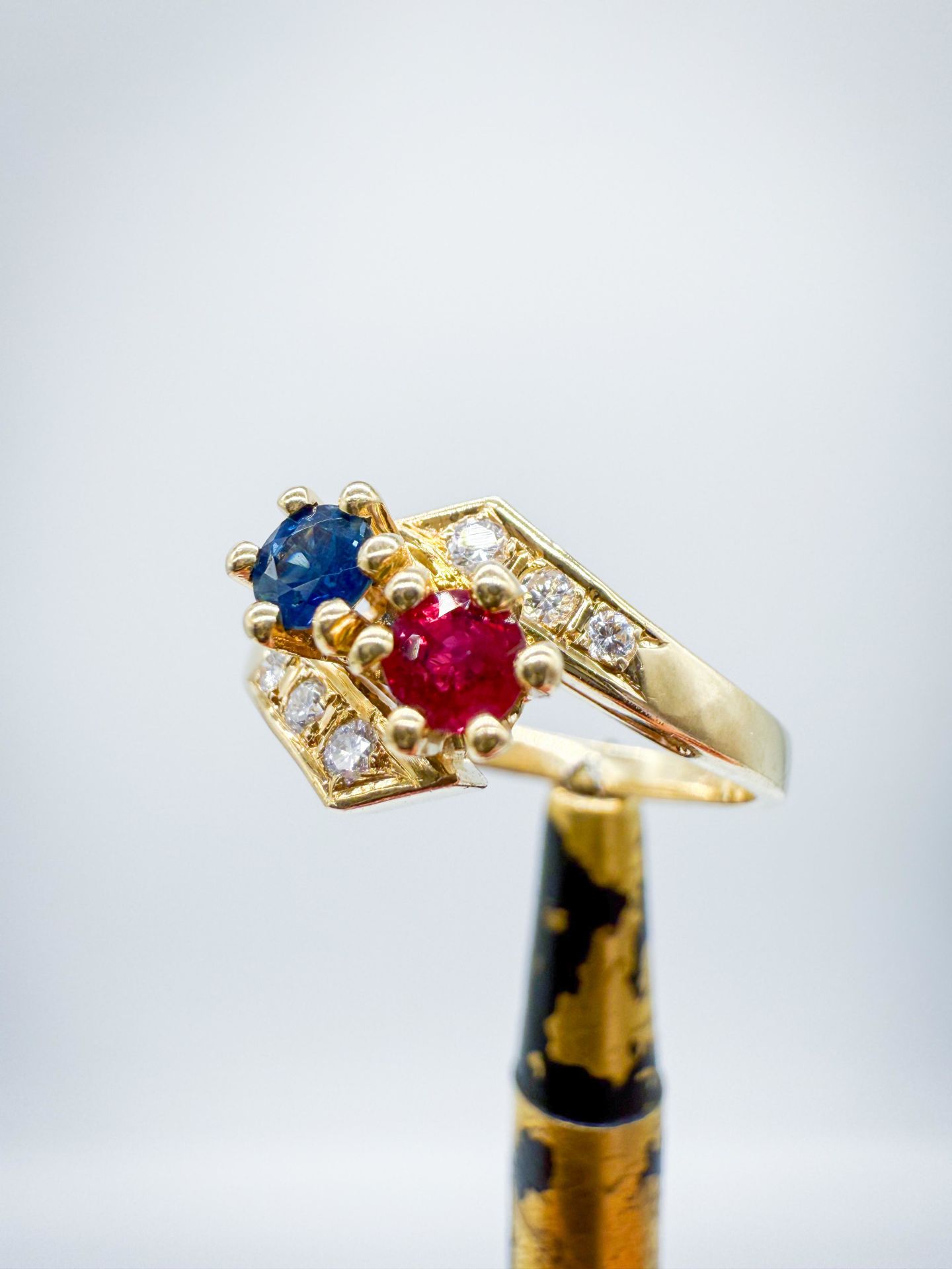 Pırlanta Safir ve Yakutlu Yüzük