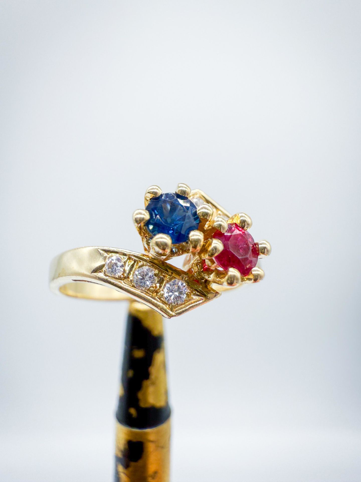 Pırlanta Safir ve Yakutlu Yüzük