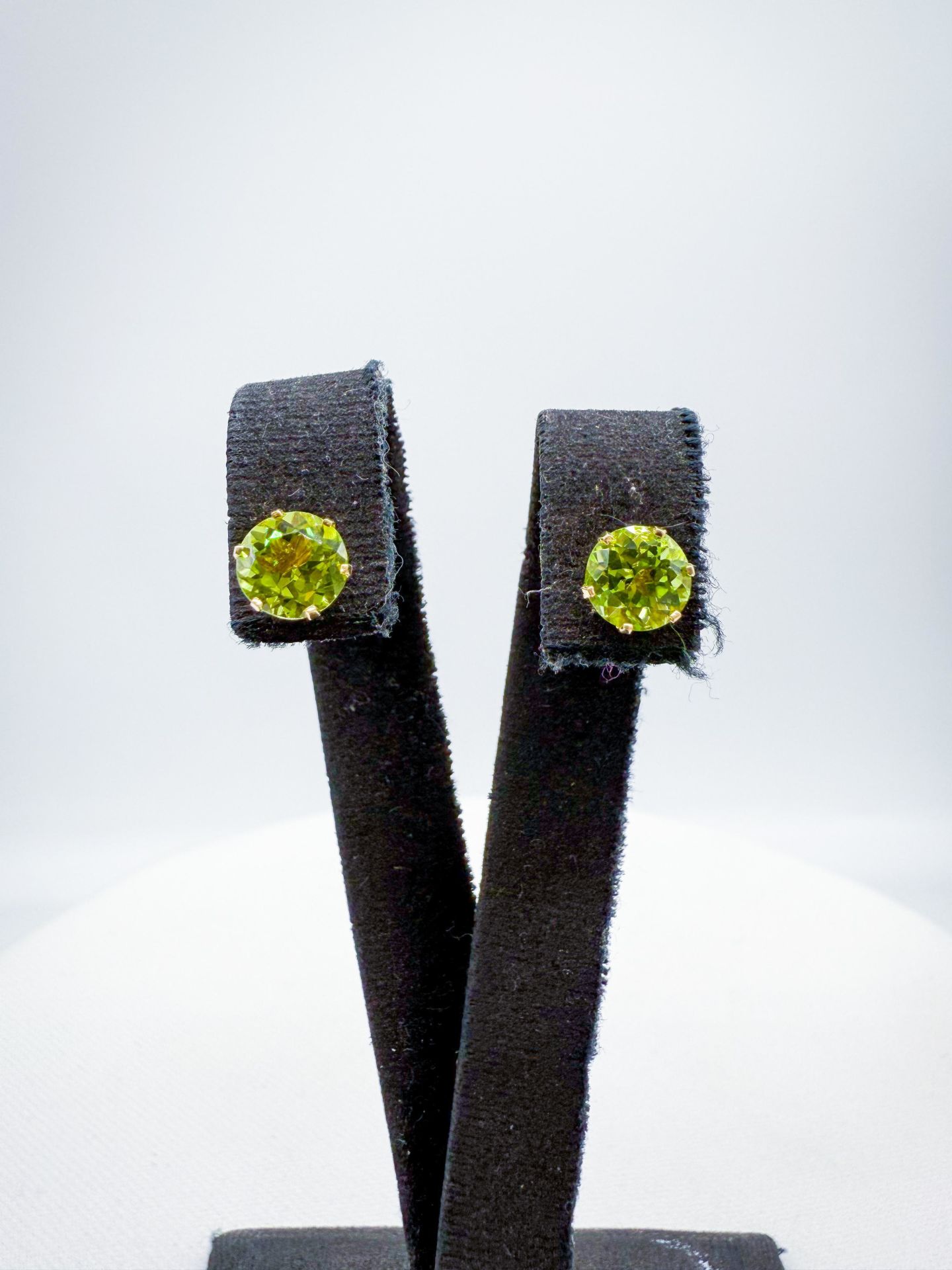 Peridot Altın Küpe