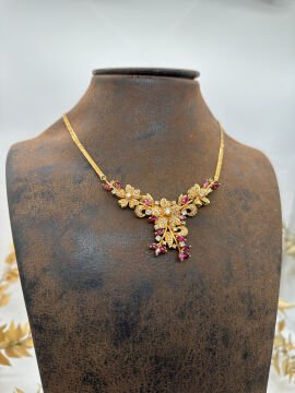 Pırlanta ve Yakutlu Kolye