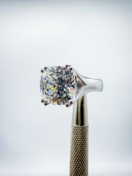 Janie Beyaz Safir Yüzük